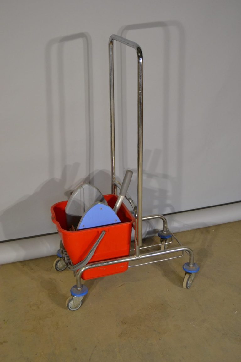 Obchod / sklad 022