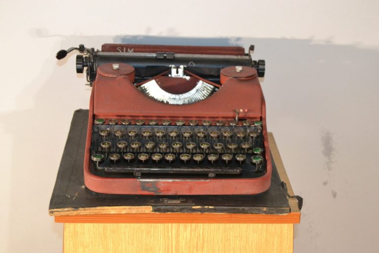 Psací stroj 010