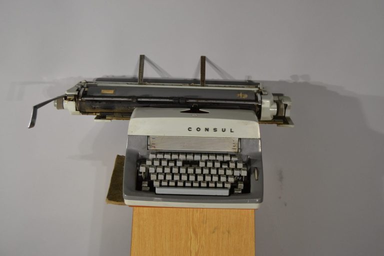 Psací stroj 013