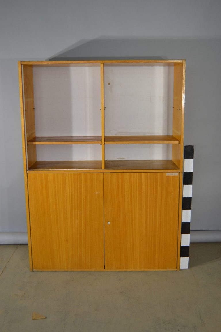 Nábytek 068