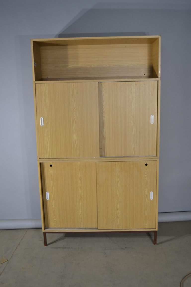 Nábytek 070