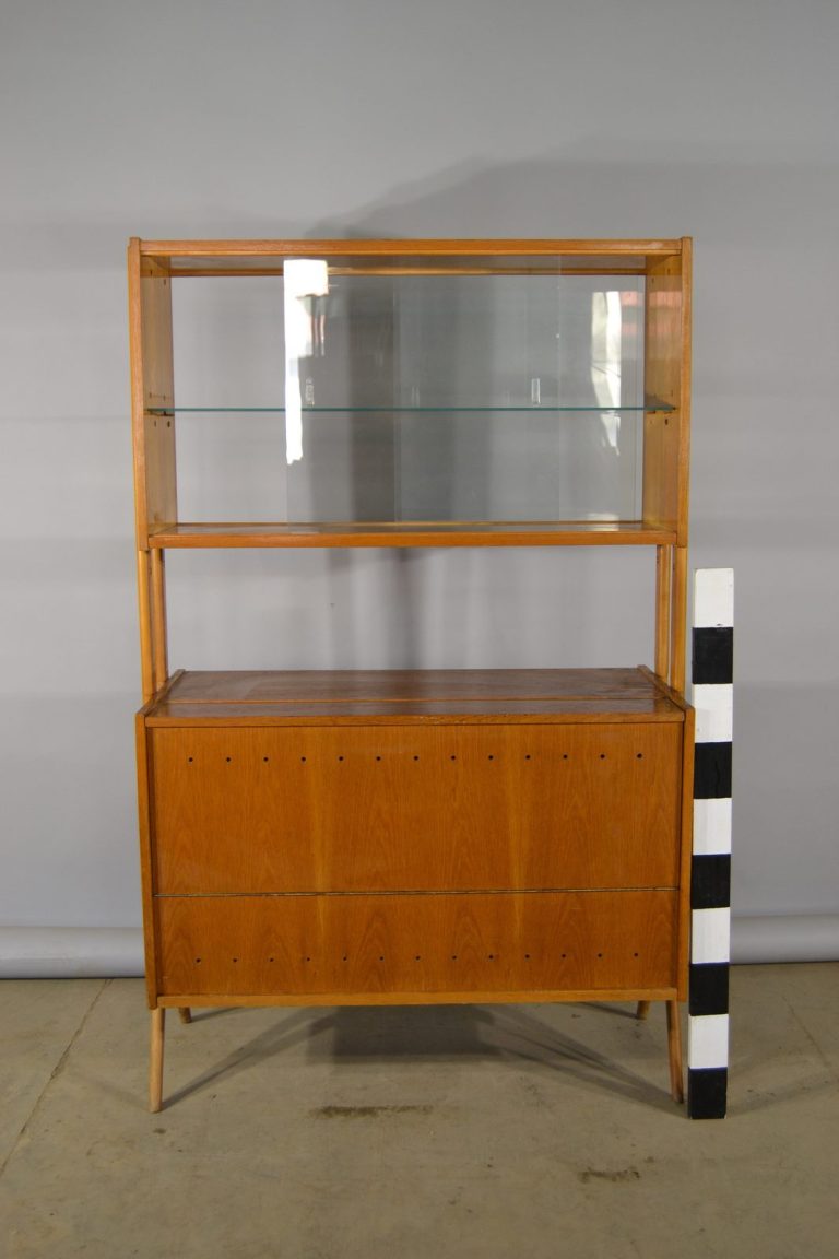 Nábytek 100