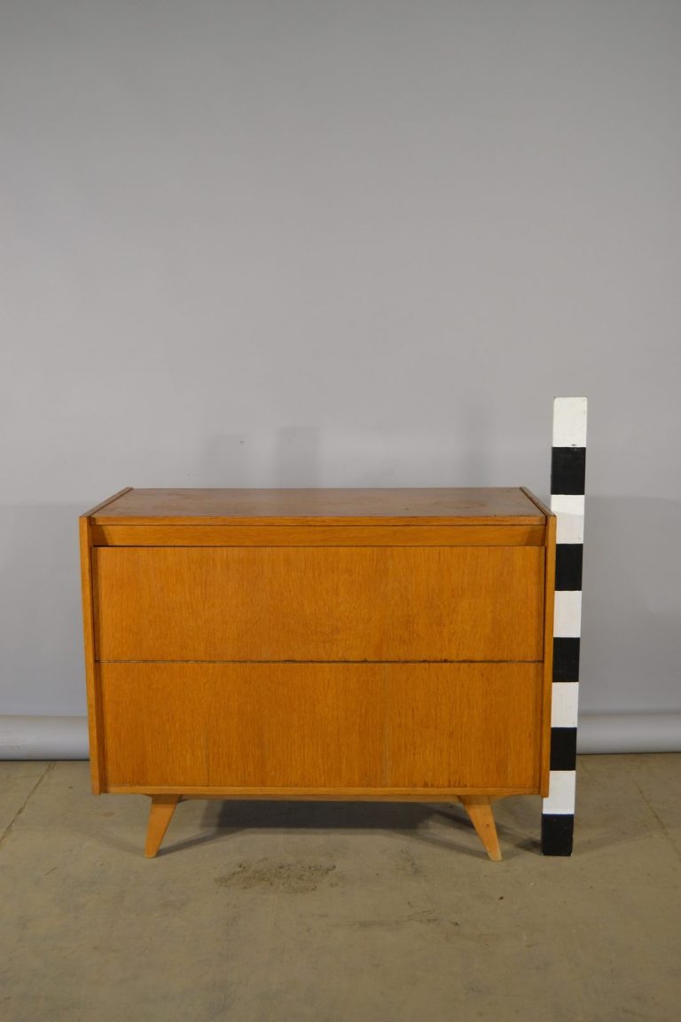 Nábytek 107
