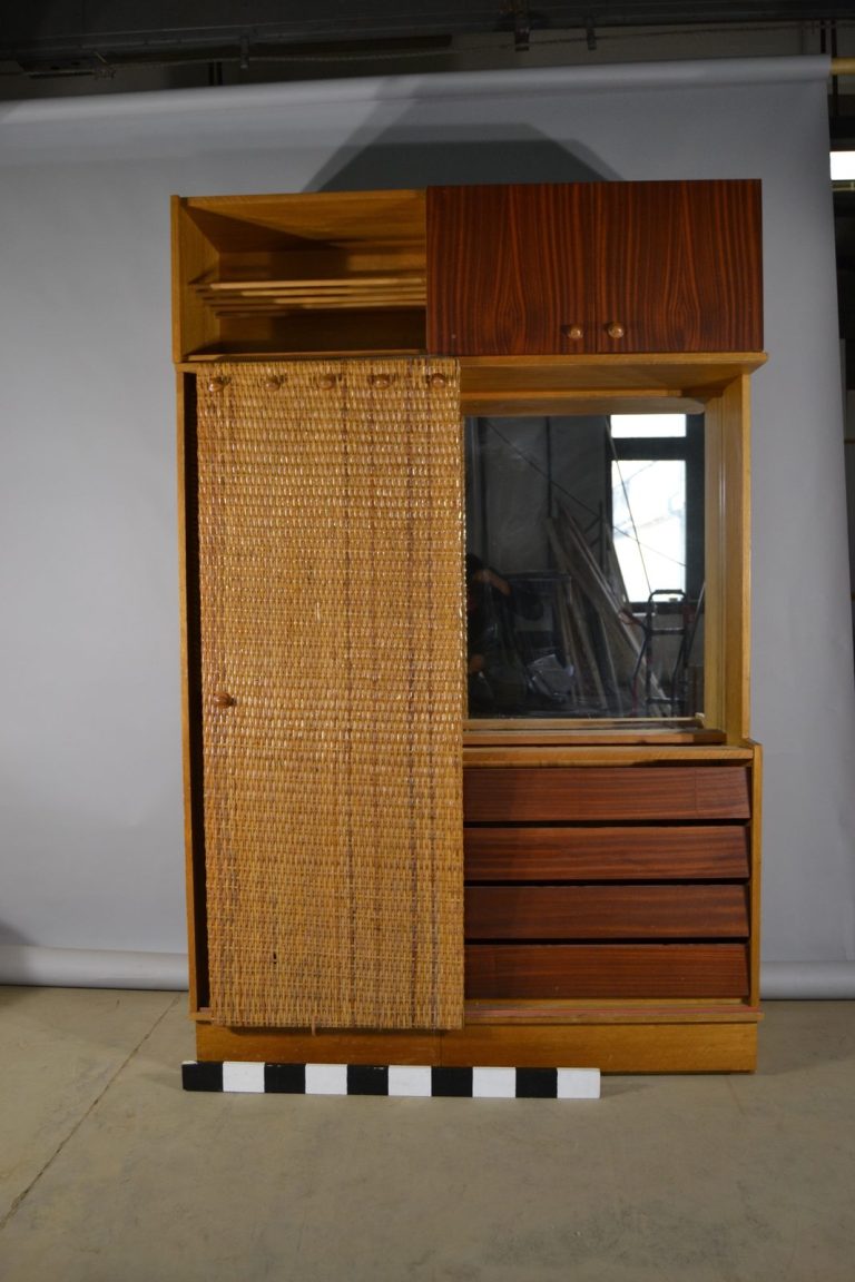 Nábytek 128