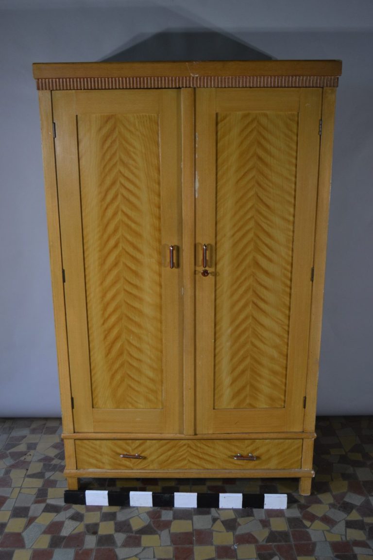 Nábytek 144