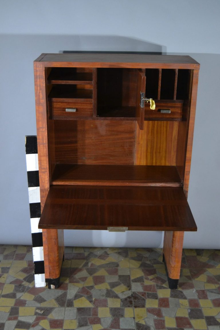 Nábytek 151